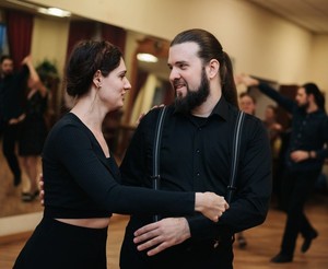 Отмена занятий по кросс-степ вальсу